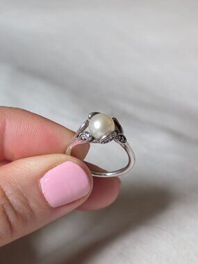 Retired Pandora Pearl ring size 4